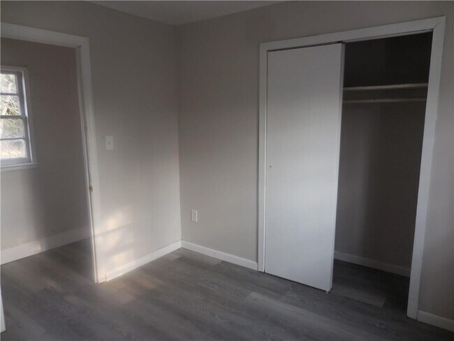 Building Photo - 14 Maurice Ln