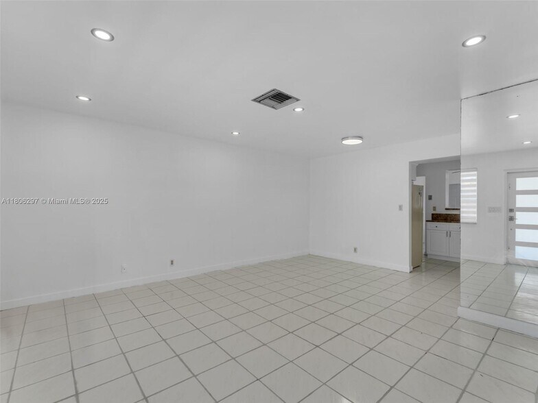 Building Photo - 1811 SW 97th Ter