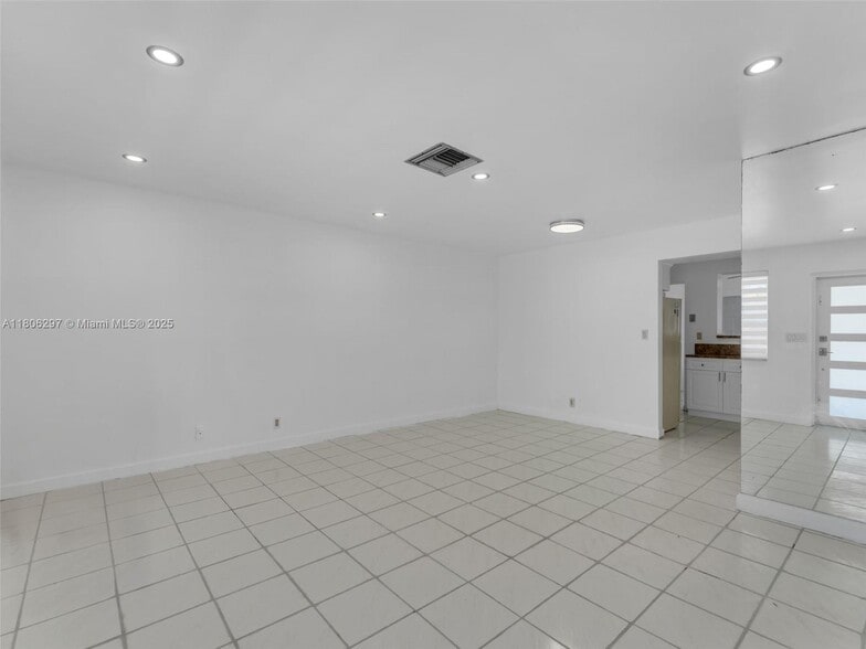 Primary Photo - 1811 SW 97th Ter