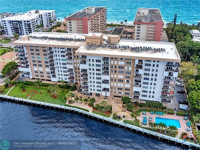Building Photo - 1150 Hillsboro Mile-