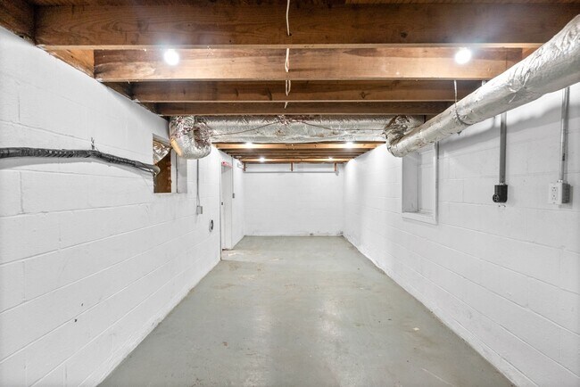 Building Photo - 3969 Cumberland City Rd