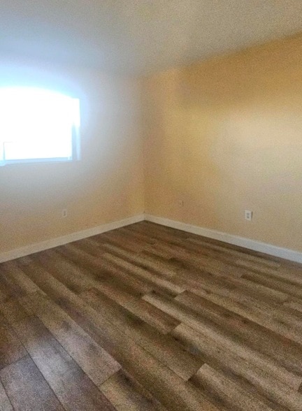 Building Photo - 1505 Crescent Cir