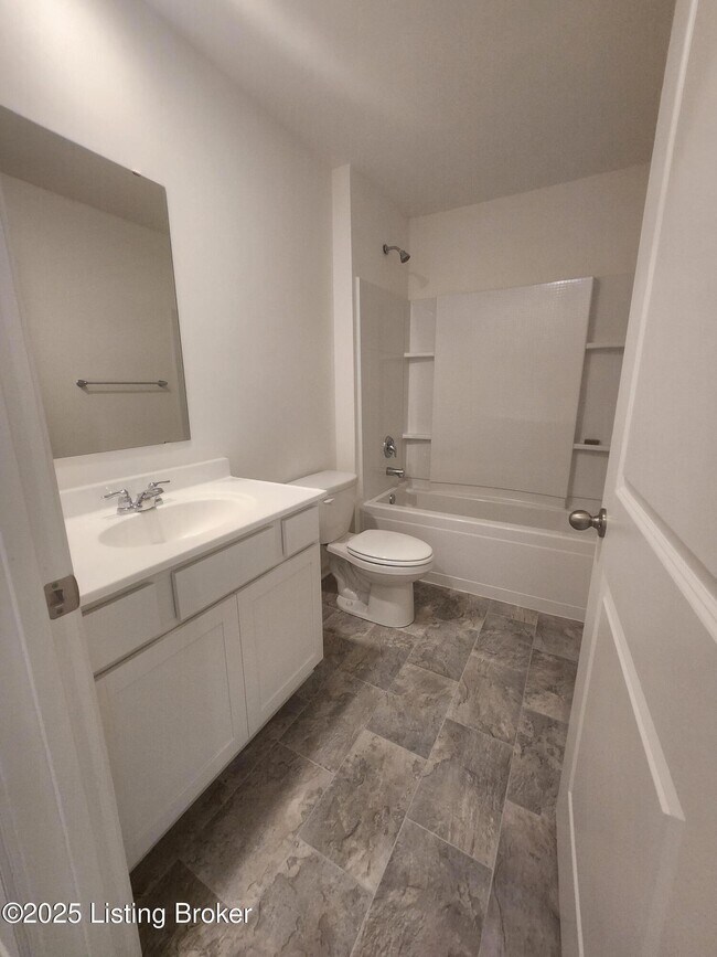 Building Photo - 156 Coral Springs Parkway