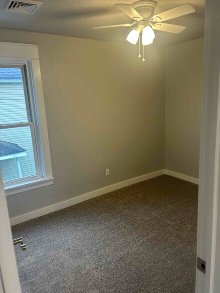 Building Photo - 523 W 17th St