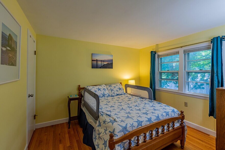 Building Photo - 18 Baker