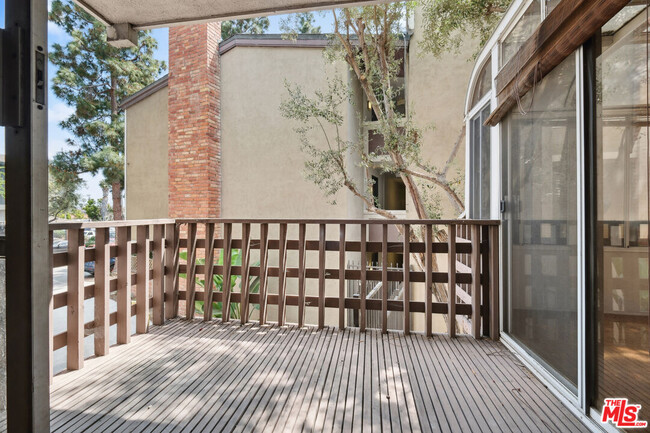 Building Photo - 6515 Green Valley Cir
