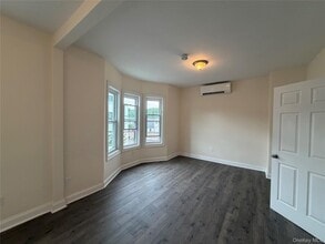 Building Photo - 182 Ashford Ave