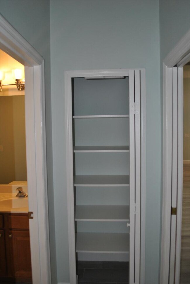 Building Photo - 128 Centennial Park Dr