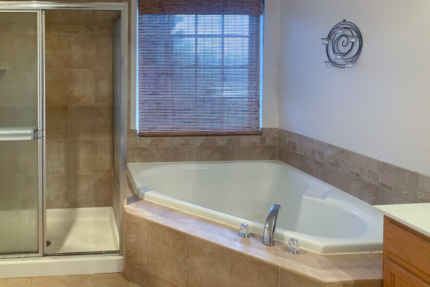 Building Photo - 35270 Overlook Dr