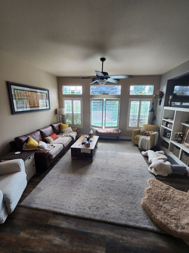 Building Photo - Beautiful Home in Pine Creek