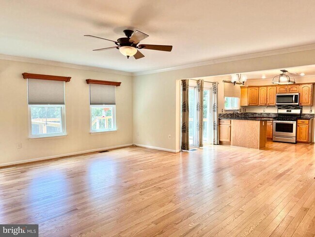 Building Photo - 53 Crestwood Ln