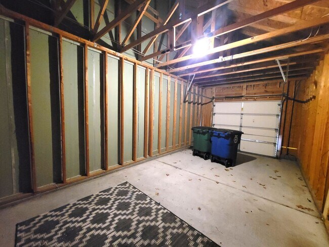 Building Photo - End Unit Townhome in Callonwood, Matthews! Near I-485