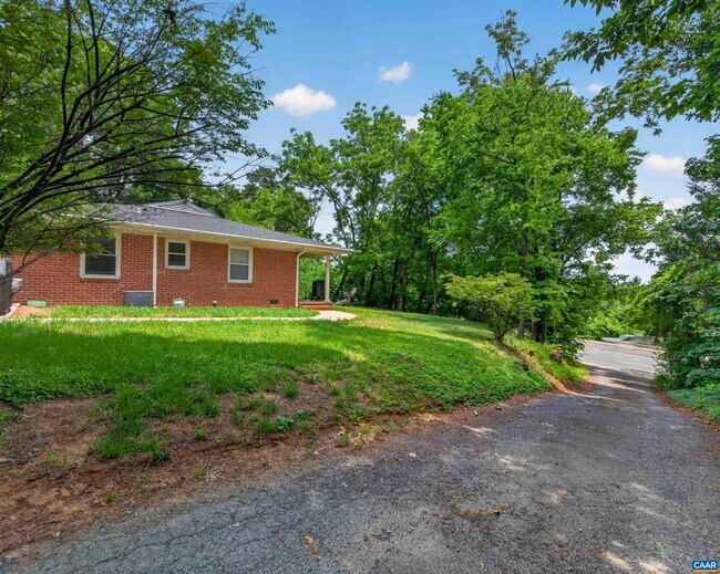Building Photo - 1272 Rio Rd E