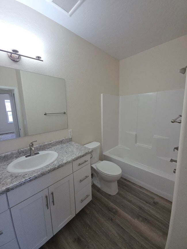 Building Photo - PRIME location Townhome!!