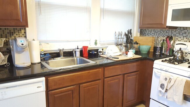 Building Photo - Fabulous 2BR Apartment on Arthur Ashe Blvd!