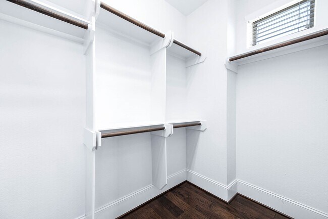 Building Photo - 11027 Acorn Falls Dr