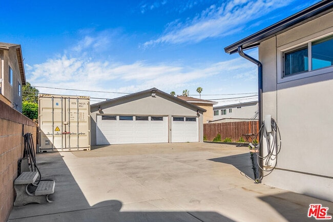 Building Photo - 16421 Halldale Ave