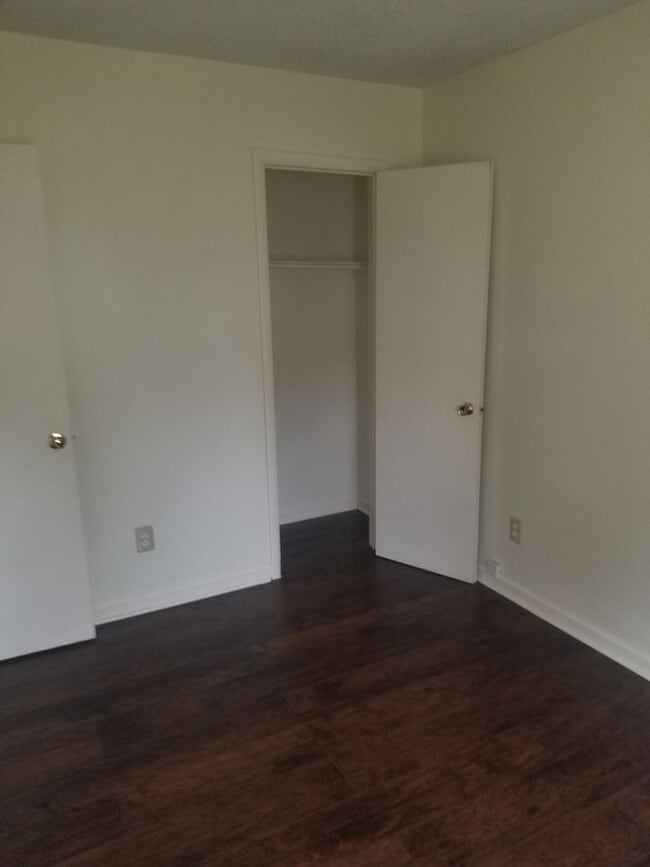 Building Photo - 3- Bedroom & 1- Bath