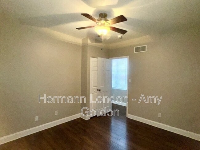 Building Photo - 2145 Victor St