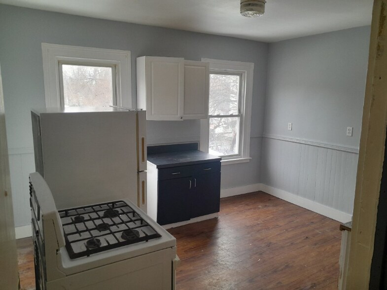 Building Photo - 118.5 Babcock St