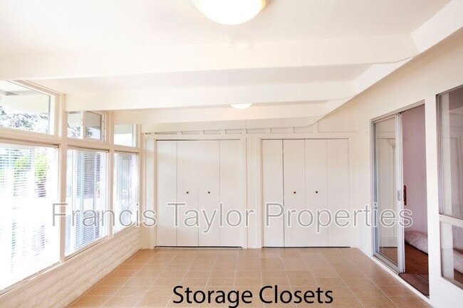 Building Photo - 3685 Vista Campana N