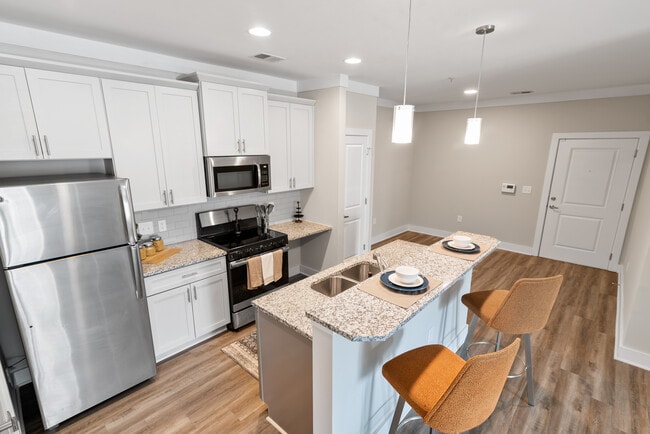 Building Photo - Keystone at James Landing