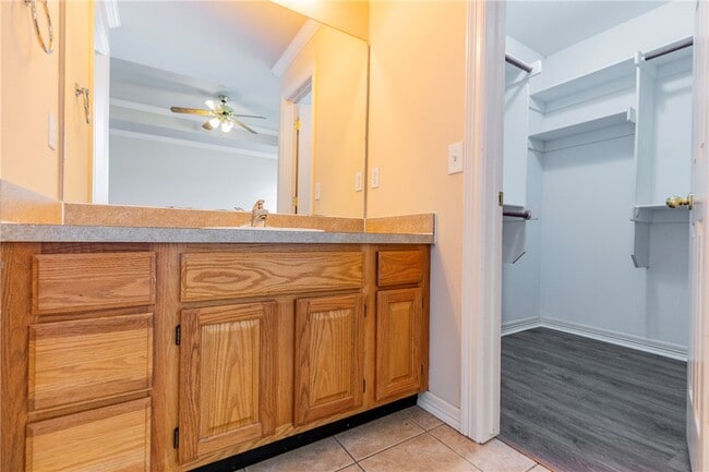 Building Photo - 255a Ravenwood Blvd