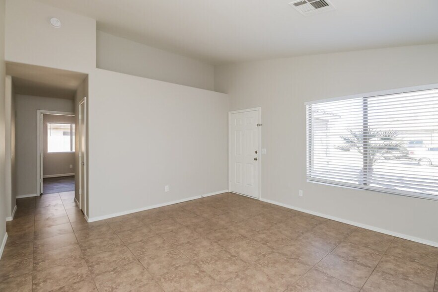 Building Photo - 1033 E Yuma Ave
