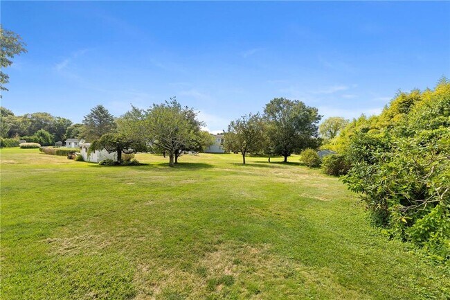 Building Photo - 331 Third Beach Rd