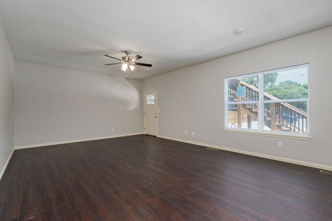 Building Photo - 1345 E Cherry St