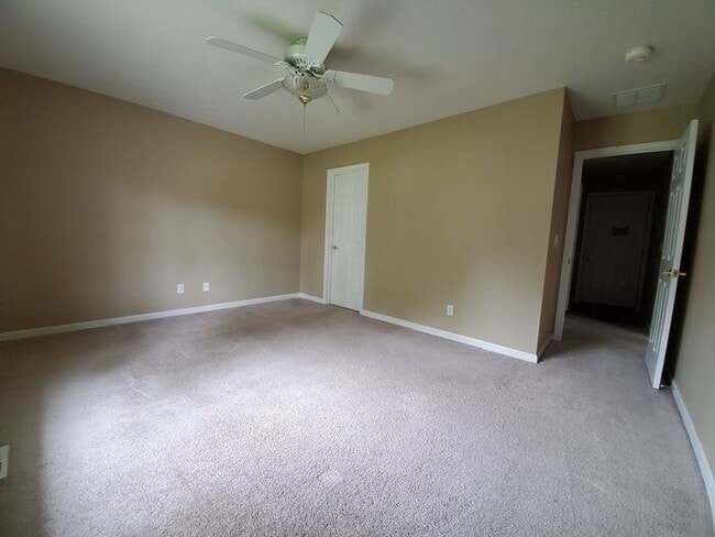 Building Photo - 3 Bedroom On Cul-de-sac, East Side Location