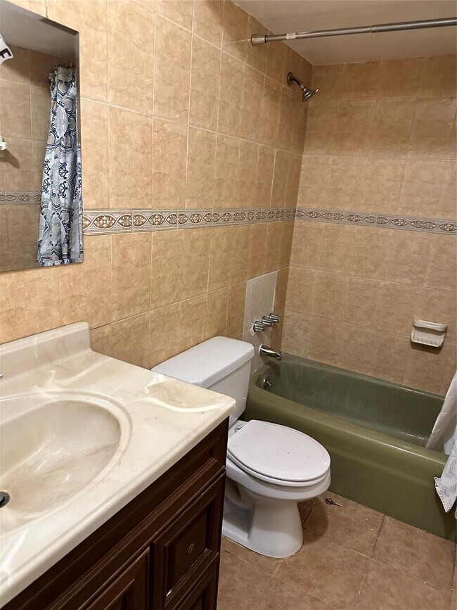 Building Photo - 5900 NW 17th Pl