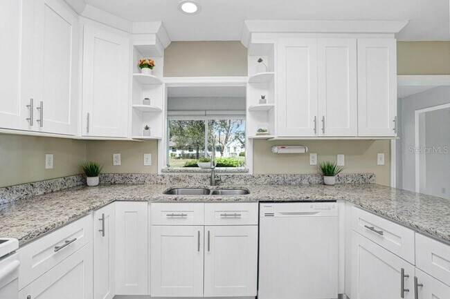 Building Photo - 2306 Lancaster Dr