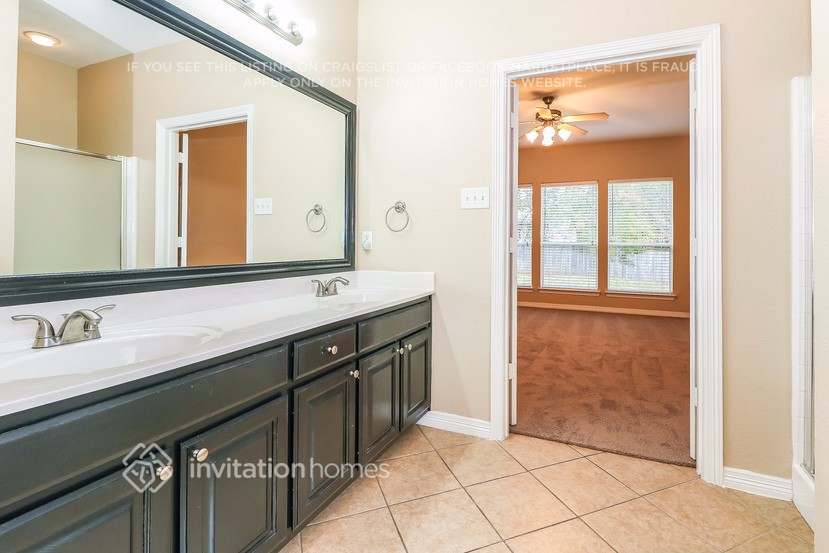 Building Photo - 2218 Summer Brook Dr