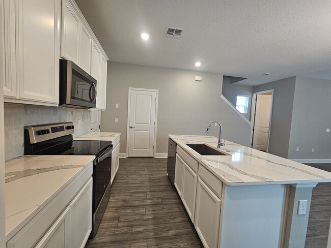 Building Photo - Beautiful and Spacious 3 bedroom 2 bath Townhome With a Split Floor Plan in Winter Garden!