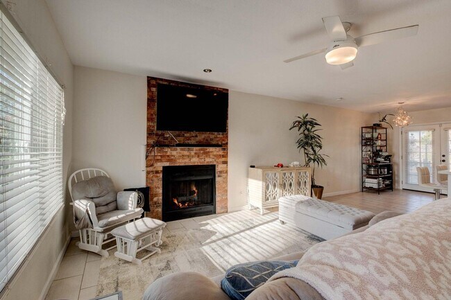 Building Photo - 75240 Camello Ct N