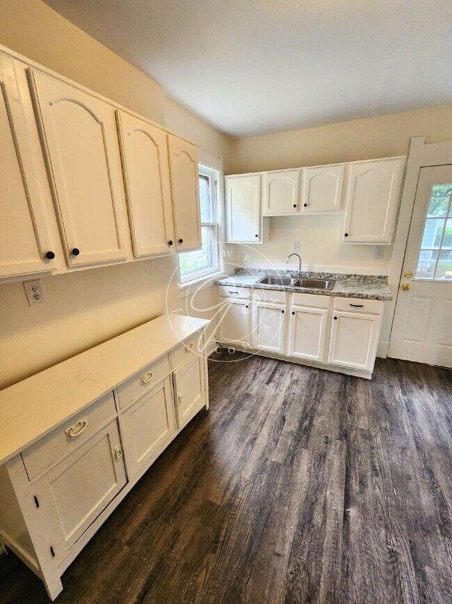 Building Photo - Spacious 3-Bedroom Home in West Toledo