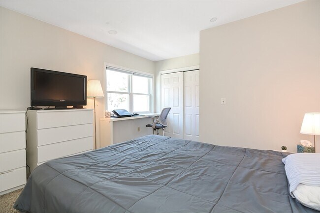 Building Photo - 109 Salem St