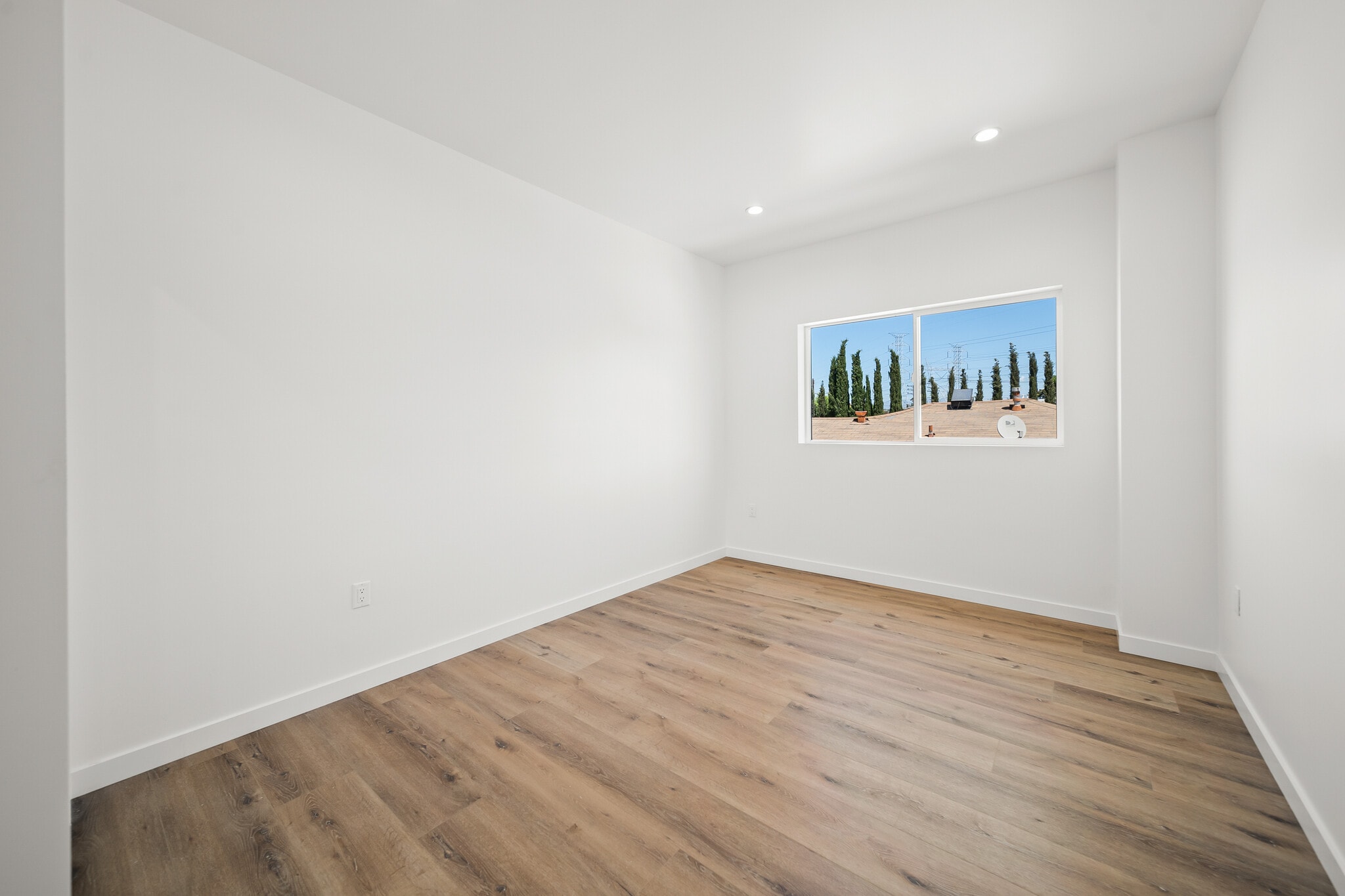 Building Photo - 6049 Craner Ave