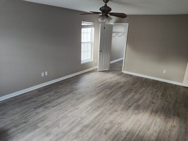 Building Photo - Beautifully maintained 4-bedroom, 2.5-bath...