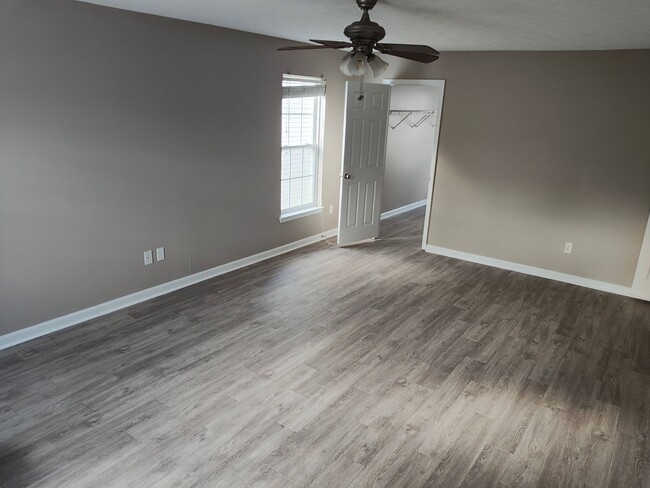 Building Photo - Beautifully maintained 4-bedroom, 2.5-bath over 2,200 sqft with a 2 car garage!