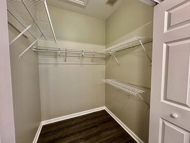 Building Photo - Newly Updated Three Bedroom Home in Westbury Park!