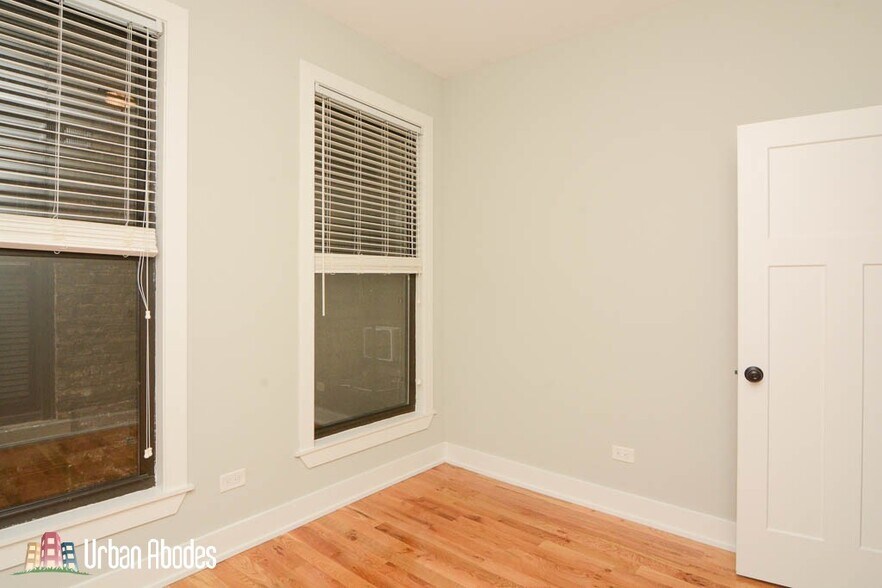 Building Photo - 636 W Oak St