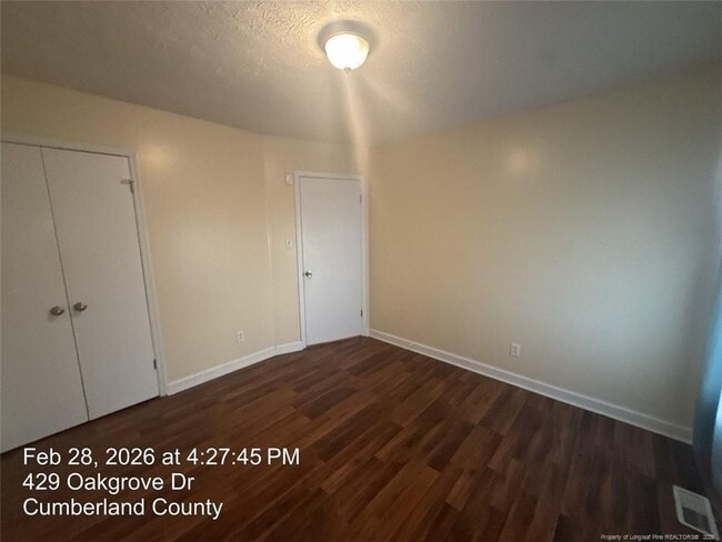 Building Photo - 429 Oakgrove Dr