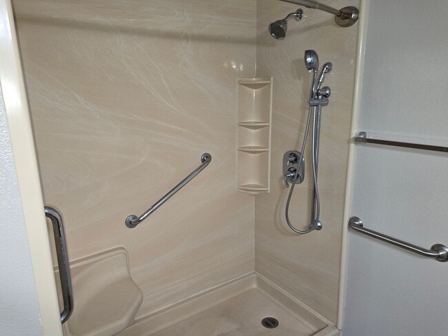 Building Photo - COMING SOON!!! 3 Bedroom Condo Near The Galleria