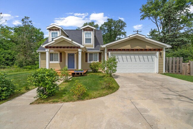 Building Photo - 1 Maple Vlg Ct