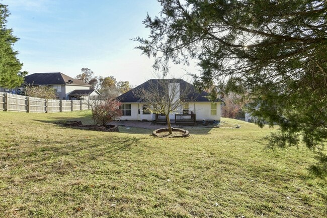 Building Photo - 325 Tall Oaks Dr