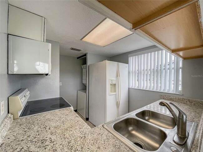 Building Photo - 402 Orchid Dr