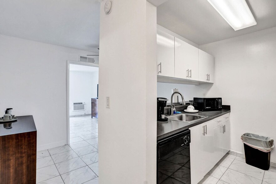 Building Photo - 777 NW 155th Ln