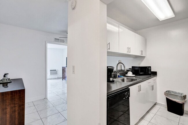 Building Photo - 777 NW 155th Ln
